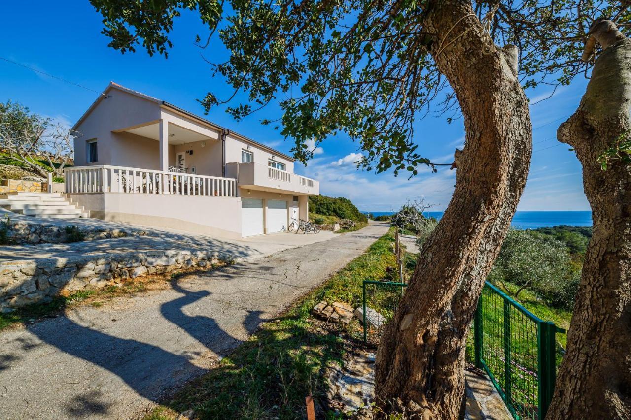 Villa Luana Vis Exterior photo