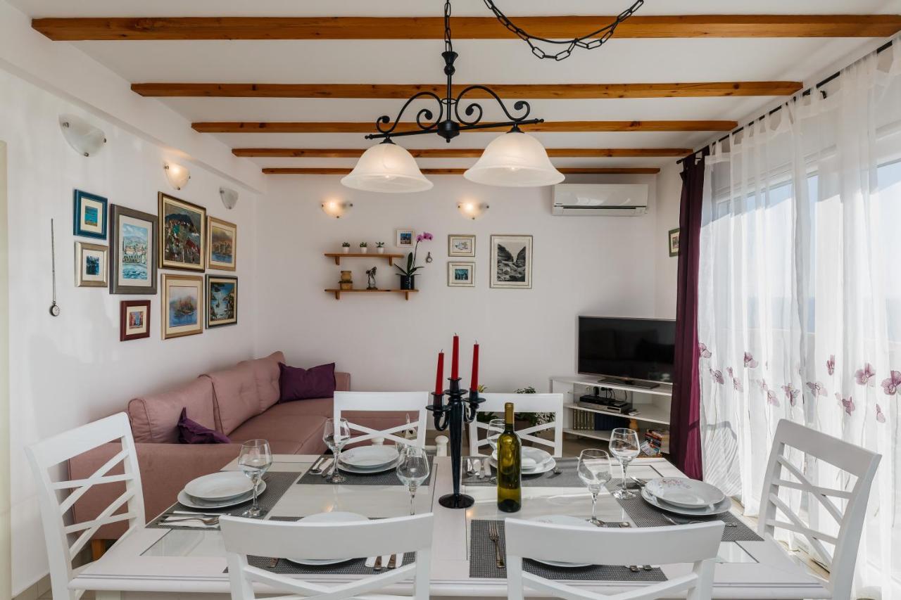 Villa Luana Vis Exterior photo